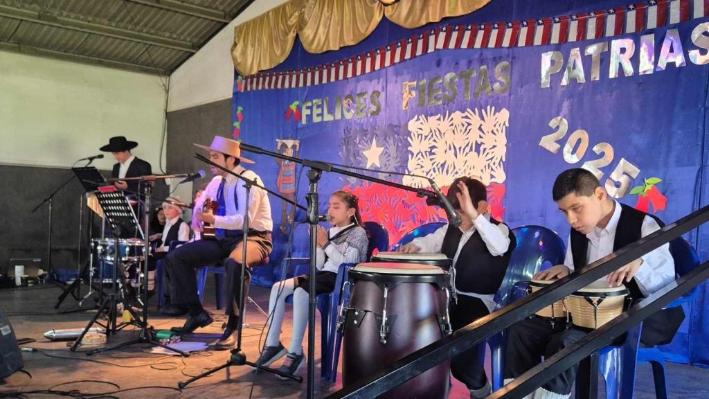 Imagen de la banda que fue a tocar para la fiesta de 18 de septiembre del colegio y centro para discapacidad visual.